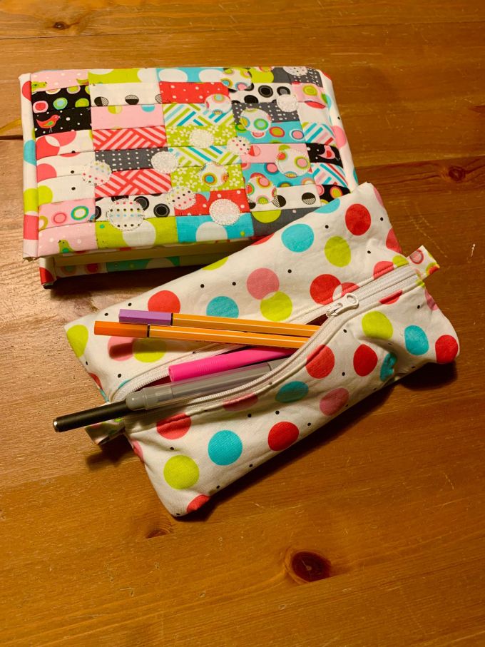 Apri sorridi e cuci: portaagenda e astuccio Mystery box